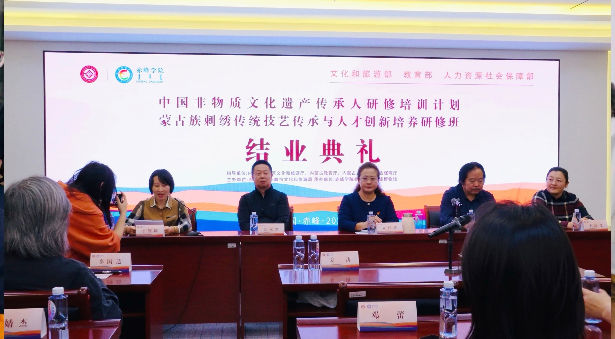 7c6eb3882a694e5999dc74b568764da0.jpeg default (3).jpeg