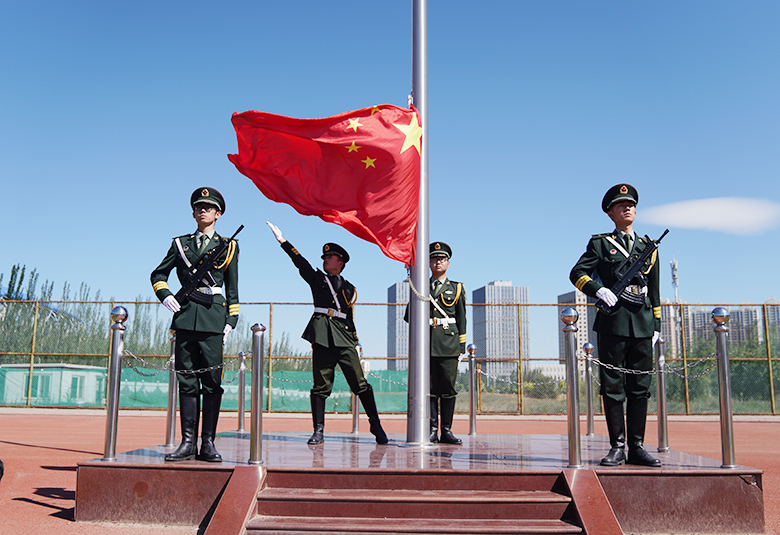 c209a8450a044f24969b679591becaf8.jpg 升旗.jpg