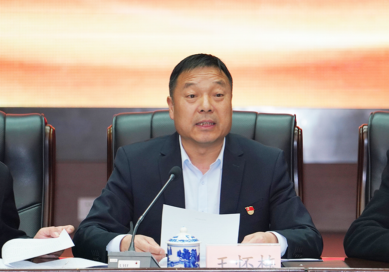 24ae357a697f441ca0d511afa187cc1a.jpg 王校长.jpg