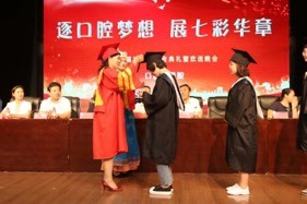 8cf152aac0ab43688477c23ce001216f.jpg 这个毕业晚会.jpg