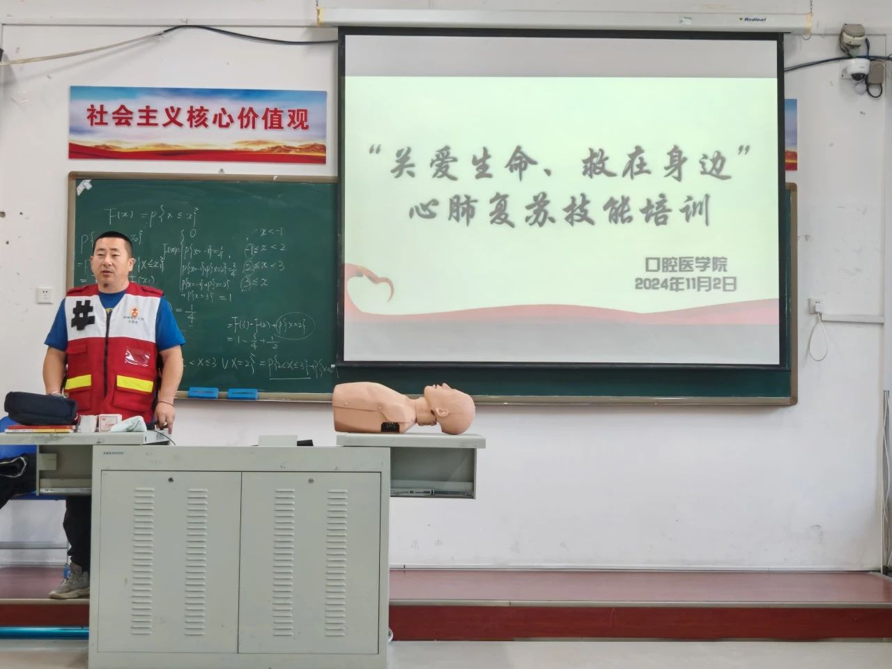 c97cea33d85d47fdaf1c3af6b942a2b4.jpg