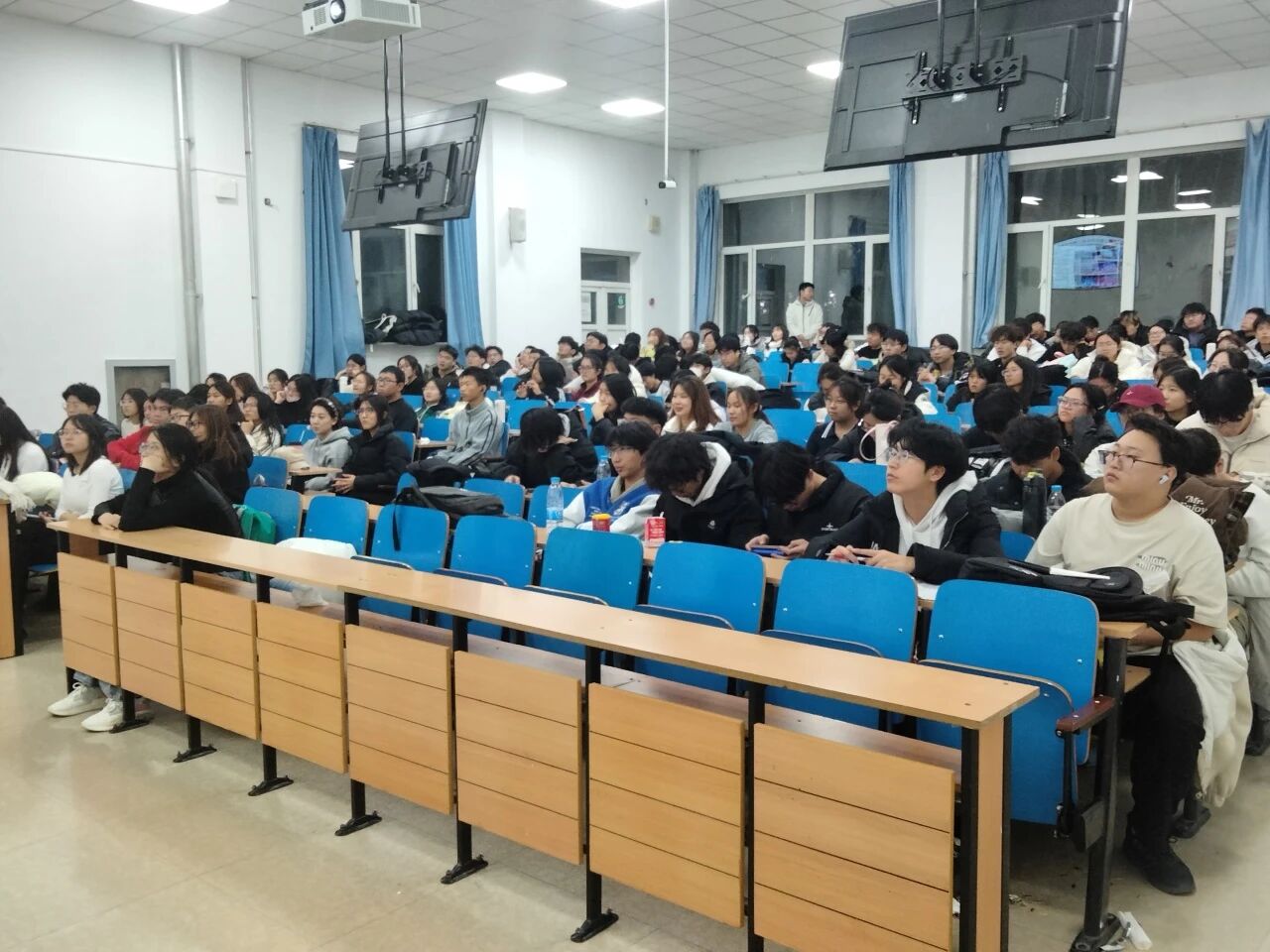 8ea82956cc5641fa996a824746124596.jpg 8ea82956cc5641fa996a824746124596.jpg