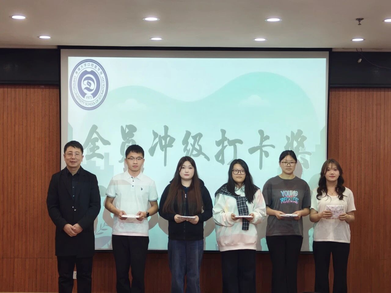 f1ca5e5359e544b4aeacf64a24c4f5c0.jpg f1ca5e5359e544b4aeacf64a24c4f5c0.jpg