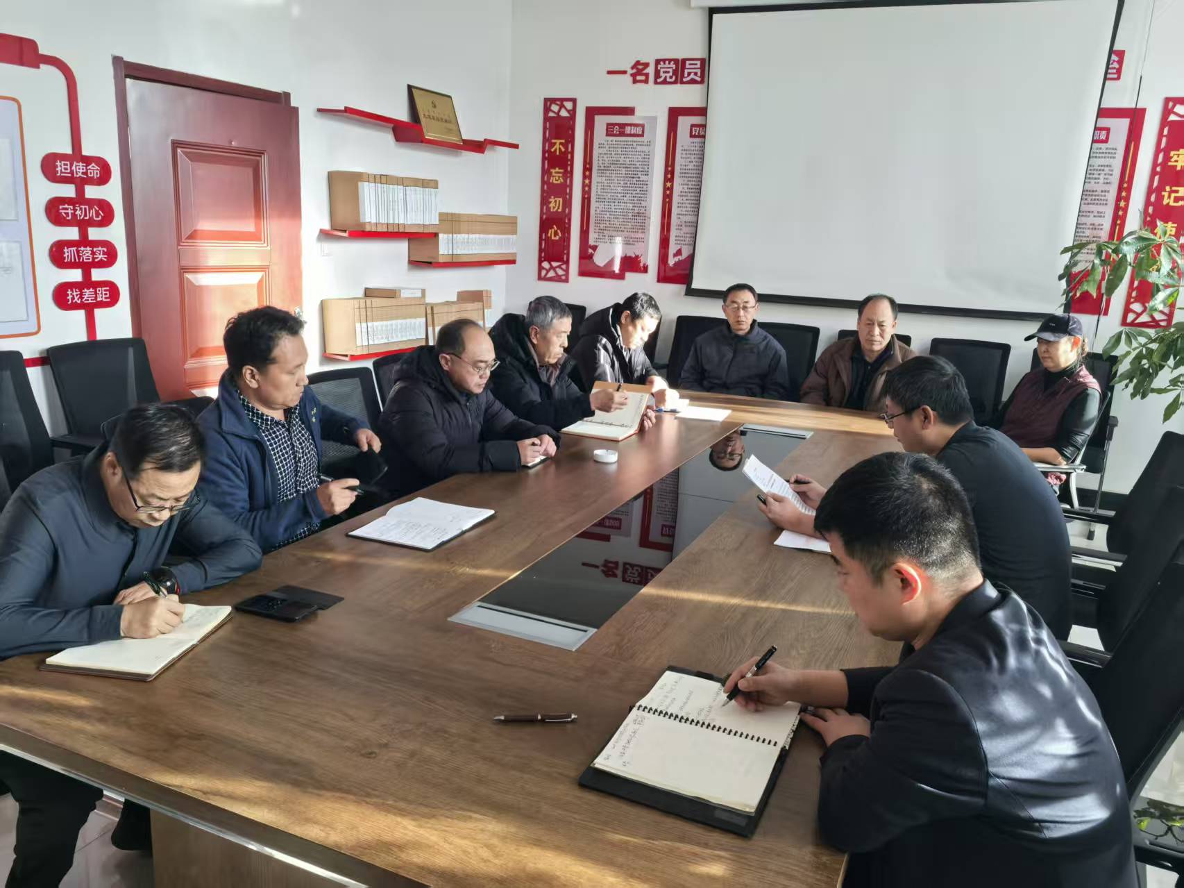 357861de1cac496fa4942e5c0237bd57.jpg 357861de1cac496fa4942e5c0237bd57.jpg