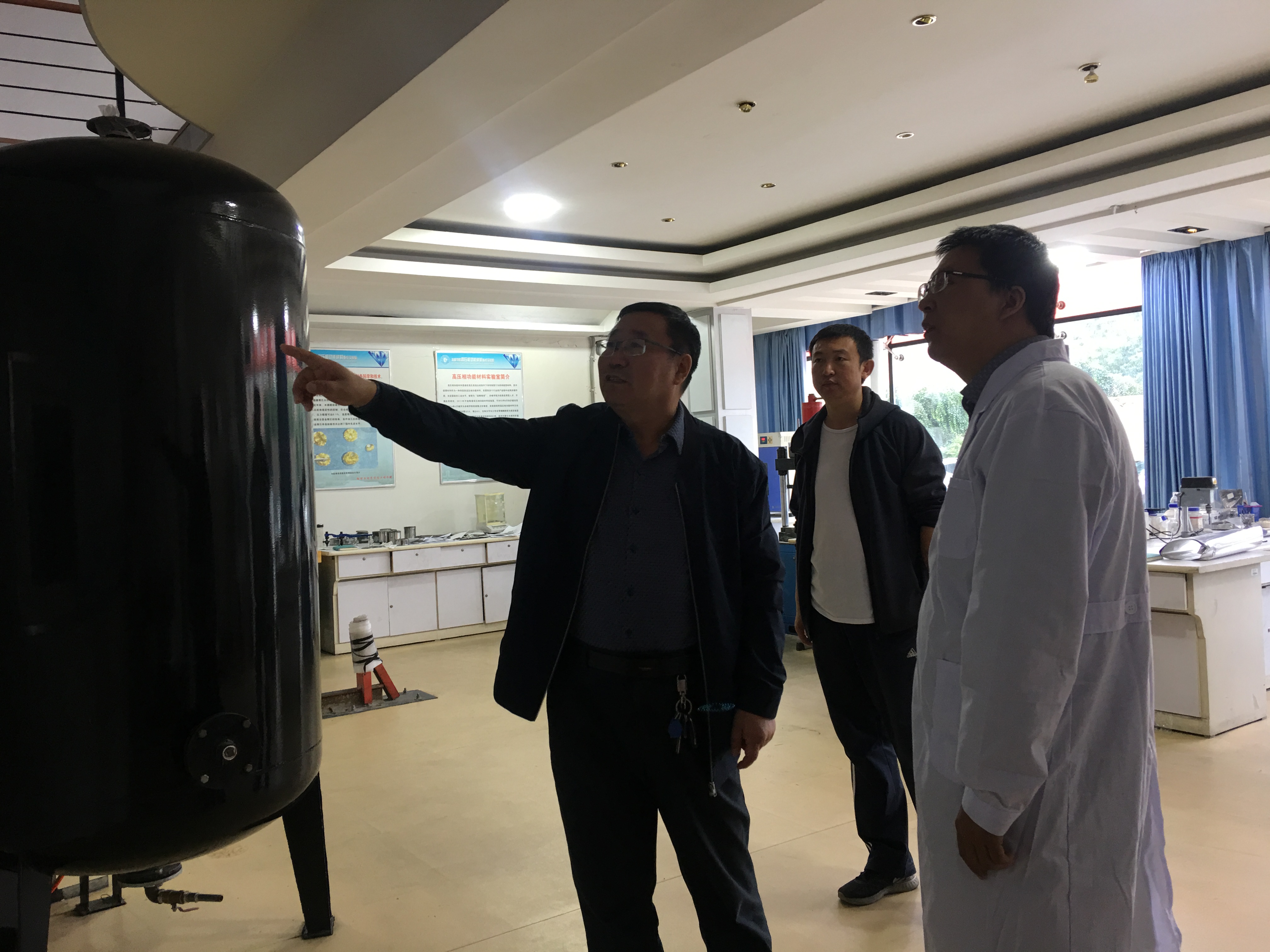 61e3e47a90bc4727b4afb2ab7e2e3fb3.jpg 61e3e47a90bc4727b4afb2ab7e2e3fb3.jpg